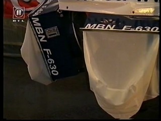 Nasser Schaum auf kuehler Haut - part 1 of 2