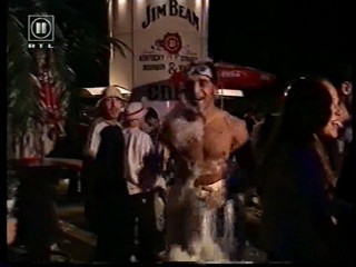 Nasser Schaum auf kuehler Haut - part 1 of 2