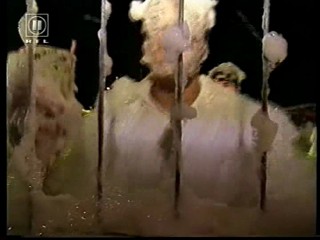 Nasser Schaum auf kuehler Haut - part 2 of 2