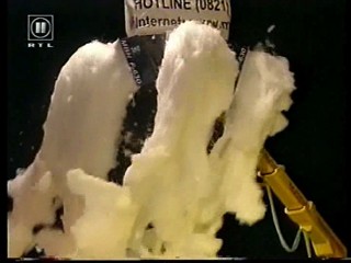 Nasser Schaum auf kuehler Haut - part 2 of 2