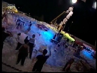 Nasser Schaum auf kuehler Haut - part 2 of 2