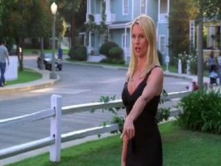 Desperate Housewives - Every Day a Little Death - Garden shower