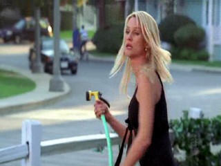 Desperate Housewives - Every Day a Little Death - Garden shower