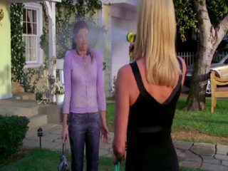 Desperate Housewives - Every Day a Little Death - Garden shower