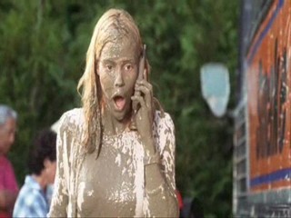 See Spot Run; Leslie Bibb splashed with mud
