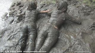 EE Wetlook, sample of Naomi & Sharon having a mudfight