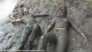 EE Wetlook, sample of Naomi & Sharon having a mudfight