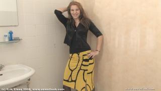 EE Wetlook, sample of Wendy playing with custard