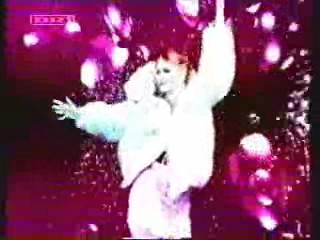 Barnen paa Luna, Titans, Endelig Fredag