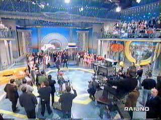 Scommettiamo Che - Ela Weber black dress shower