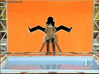 Distraction - pool dunking game