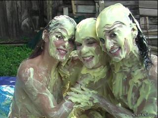 SexyFlexi.com: new wet & messy site