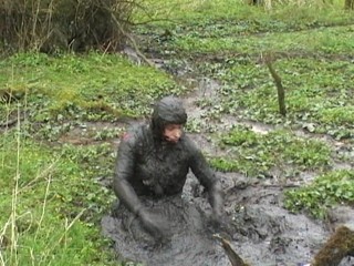 Mud bathing (TV/TG)