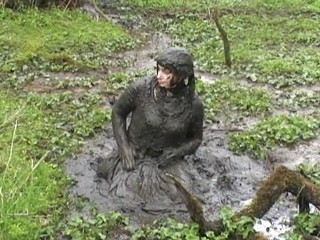 Mud bathing (TV/TG)