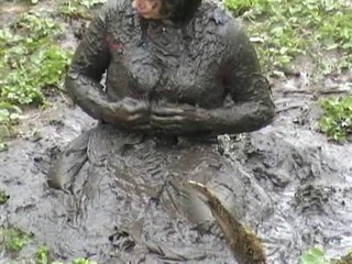 Mud bathing (TV/TG)