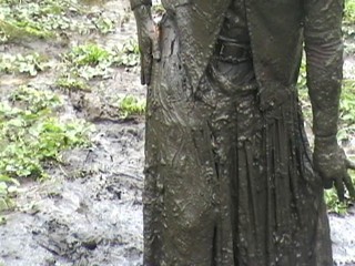 Mud bathing (TV/TG)