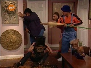 Linda Cardellini - Kenan & Kel - The Chicago Witch Trials