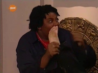 Linda Cardellini - Kenan & Kel - The Chicago Witch Trials