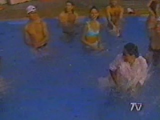 Chilean karaoke show.