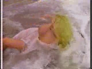 James Bond, Anna Nicole Smith