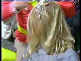 Noel's House Party,  Whats Up Doc