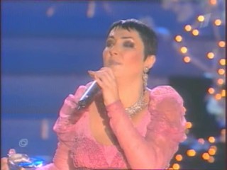 Singer Pours Water On Herself