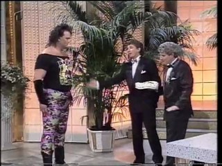 Gameshow Female Lotto Moderator pied