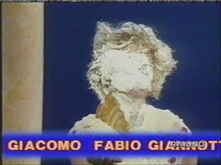Blonde women pied
