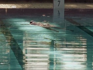 Die SchÃ¶ne vom Beckenrand