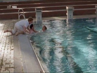 Die SchÃ¶ne vom Beckenrand