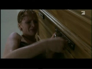 Der Tod feiert mit (The Swimming Pool), #1/2