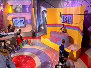 MOM - more Thank You desk action