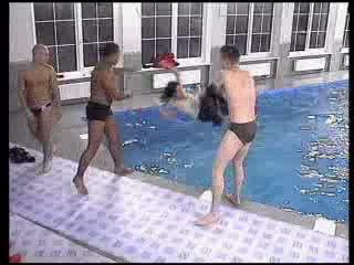 Russian Big Brother - jeans in pool
