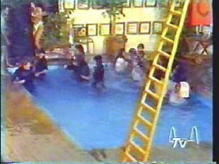 El Chapuzon (Karaoke Water Game)