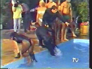 El Chapuzon (Karaoke Water Game)