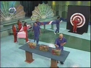 Waterfight from Mexican version of  Battle of the Sexes