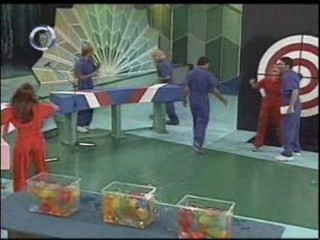 Waterfight from Mexican version of  Battle of the Sexes