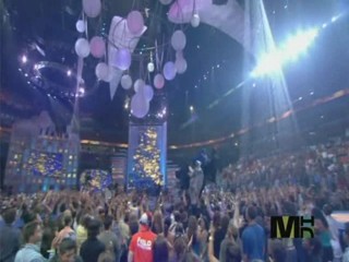 Kelly Clarkson at AMA