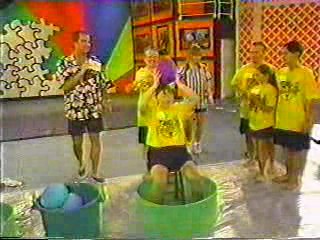 Family challenge balloon game