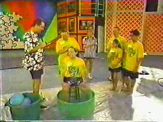 Family challenge balloon game