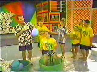 Family challenge balloon game