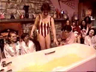 Pyjama Party - Cream Bath Tub