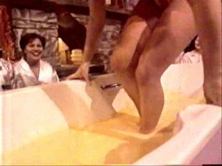 Pyjama Party - Cream Bath Tub