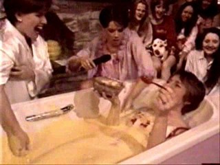 Pyjama Party - Cream Bath Tub