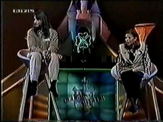 Glucksritter - Germany - Girl in black pants dunked in the slimy soup bowl