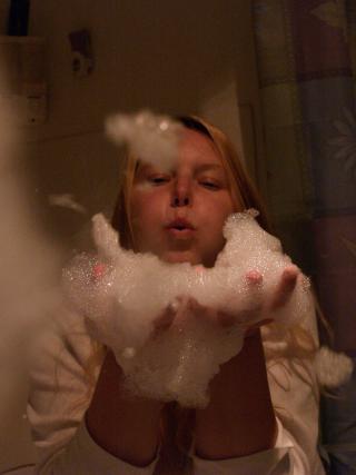 Lori takes a bubblebath