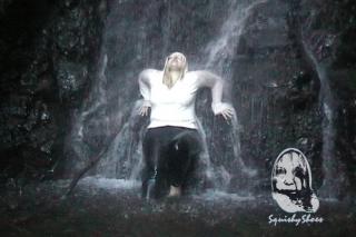 Hoodie Sweater in the Falls