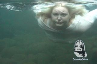 Hoodie Sweater in the Falls