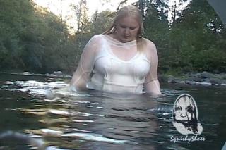 Hoodie Sweater in the Falls