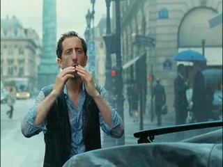 Un bonheur n'arrive jamais seul (Happiness Never Comes Alone)